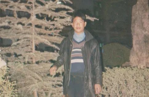 揭秘澳门六叔的真实身份，一张张照片背后的传奇故事