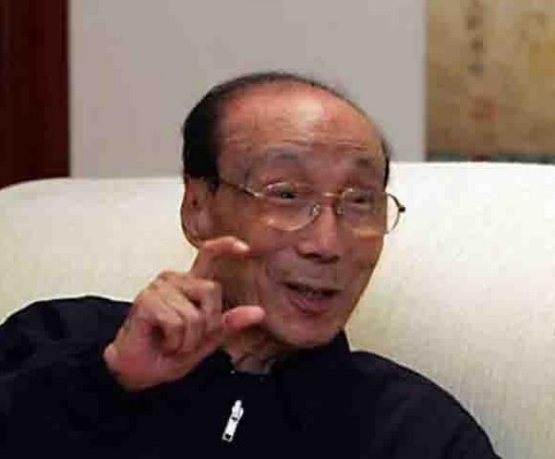 揭秘澳门六叔的真实身份，一张张最新版照片背后的传奇