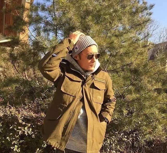 揭秘澳门六叔的神秘面纱，真实身份与照片、视频的对比解析