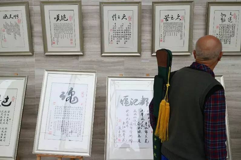 澳门六叔书法艺术，笔墨间的韵律与情怀—图片欣赏与视频播放指南