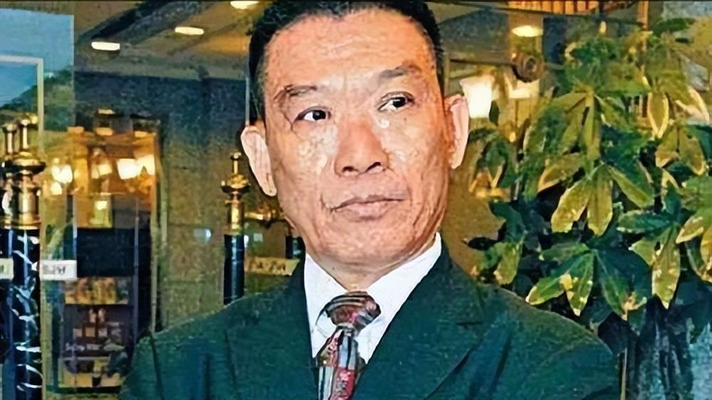 揭秘澳门六哥的神秘面纱，家族背景与网络热议的真相